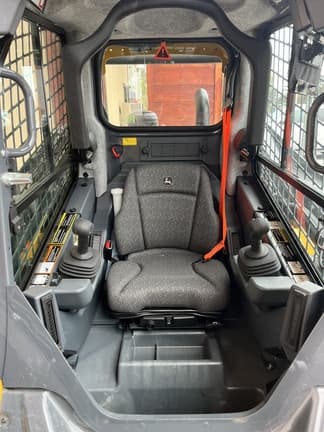 Image of John Deere 325G equipment image 3