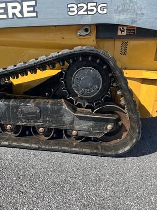 Image of John Deere 325G equipment image 3