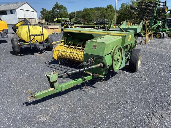 John Deere 336 Equipment Image0