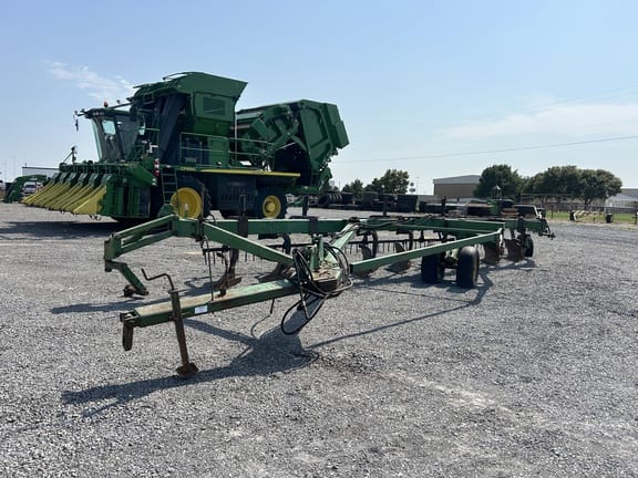 John Deere 3700 Equipment Image0