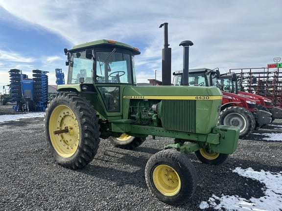 John Deere 4430 Equipment Image0