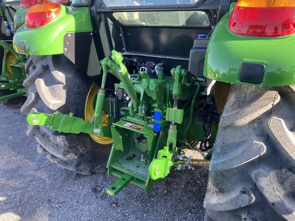 Image of John Deere 5060E equipment image 1
