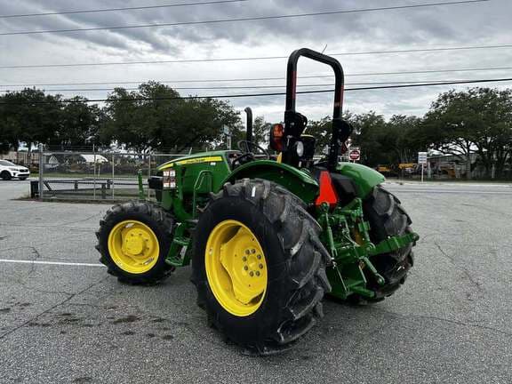 Image of John Deere 5060E equipment image 3