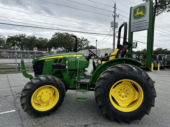 Image of John Deere 5060E equipment image 1