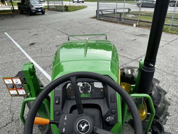 Image of John Deere 5060E equipment image 4