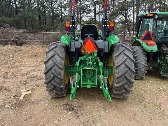 Image of John Deere 5065E equipment image 3