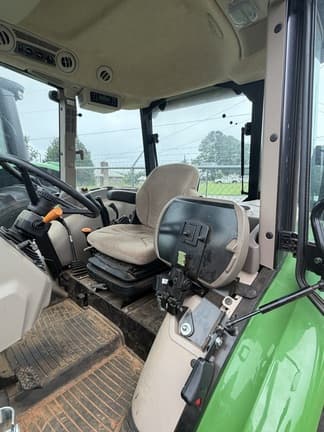 Image of John Deere 5067E equipment image 2