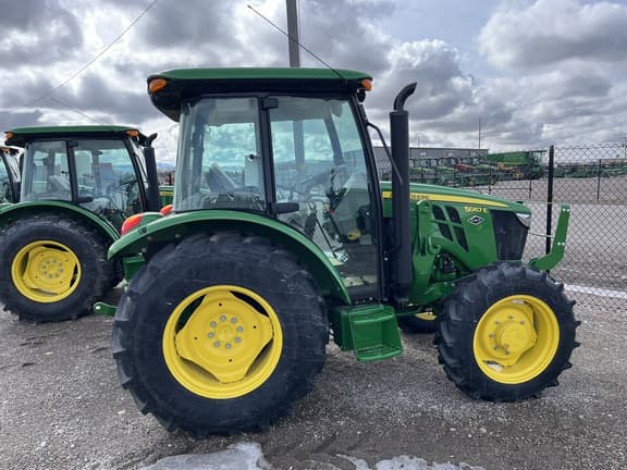 Image of John Deere 5067E equipment image 2