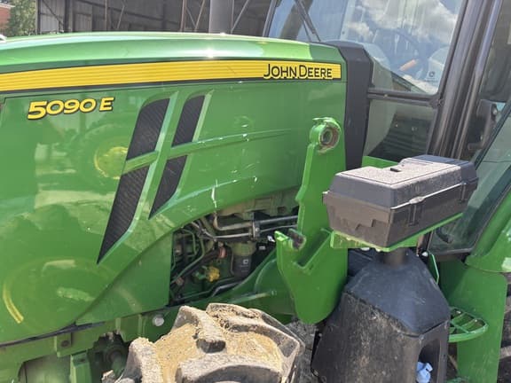 Image of John Deere 520M equipment image 4