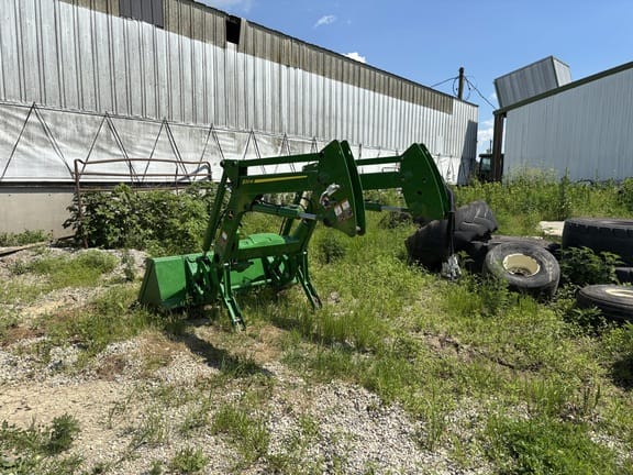 John Deere 520M Equipment Image0
