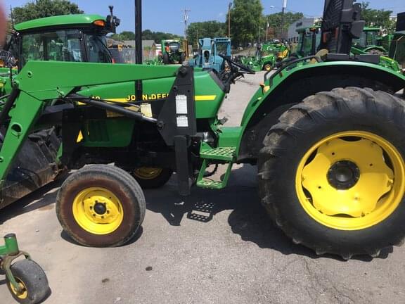Image of John Deere 5210 Primary image