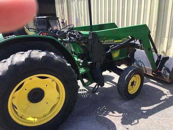 Image of John Deere 5210 Image 1