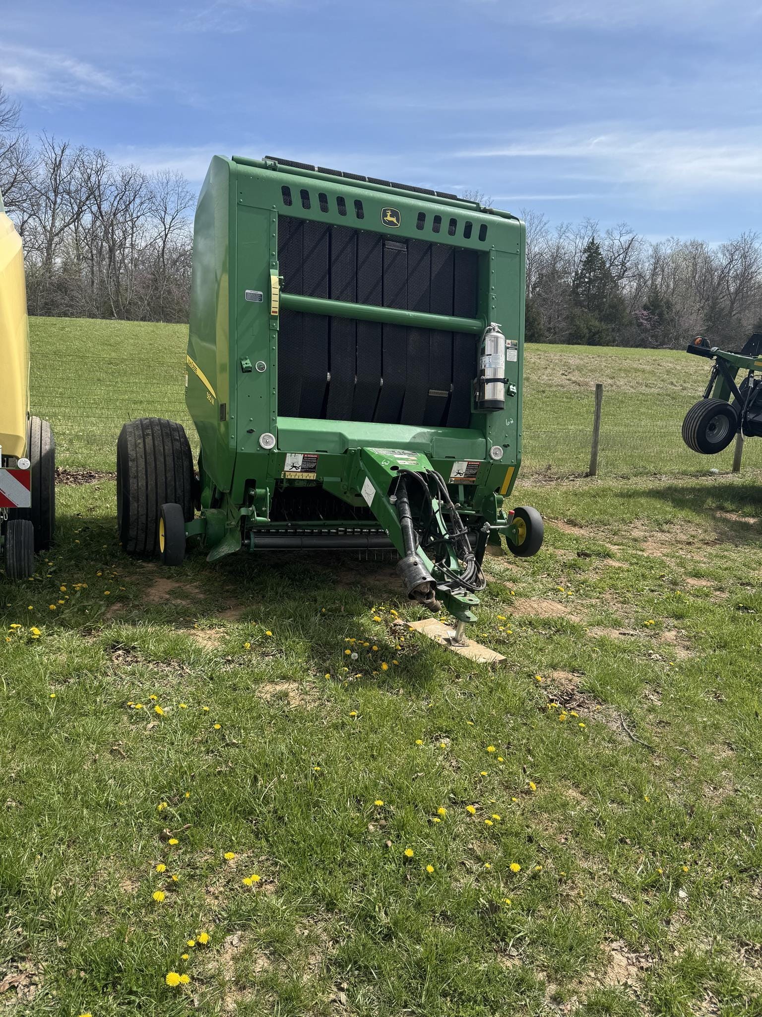 John Deere 560M Equipment Image0