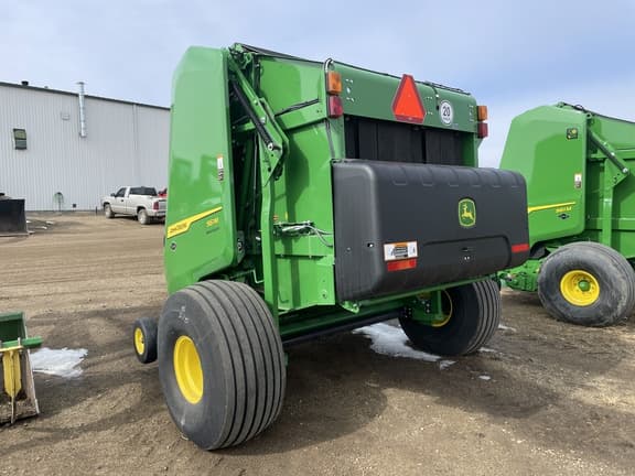 Image of John Deere 561M equipment image 4