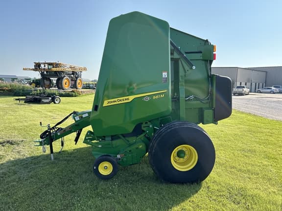 Image of John Deere 561M equipment image 4