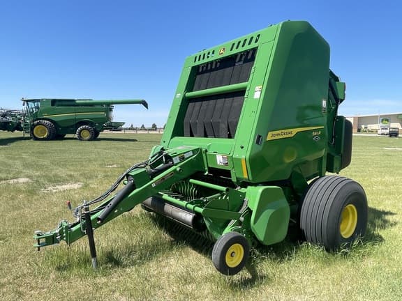 Image of John Deere 561R equipment image 3