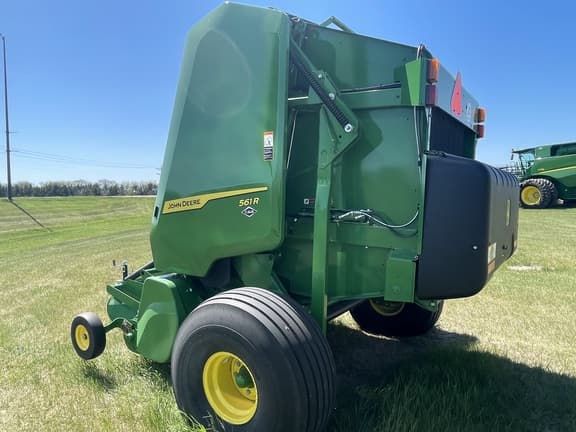 Image of John Deere 561R equipment image 4