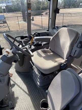 Image of John Deere 6120M equipment image 2