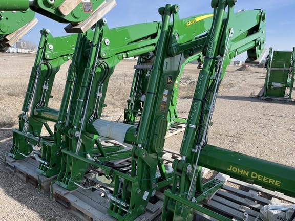 John Deere 620R Equipment Image0
