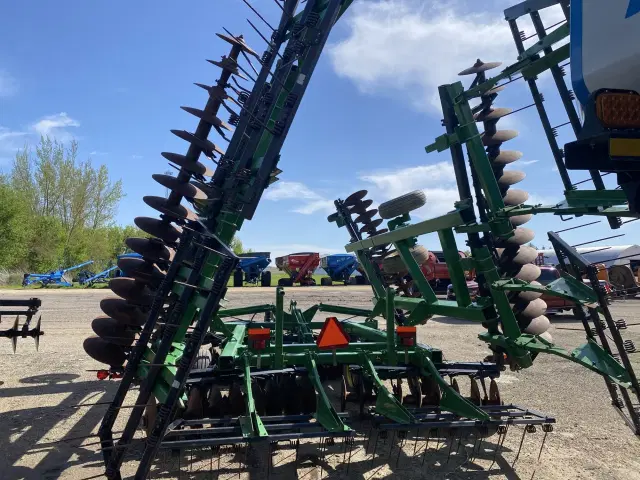 Image of John Deere 637 equipment image 4