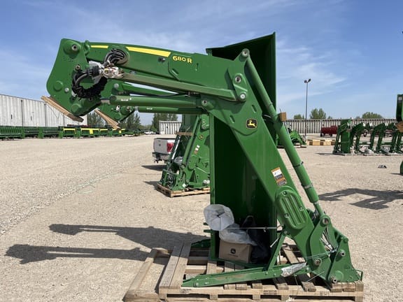 John Deere 680R Equipment Image0