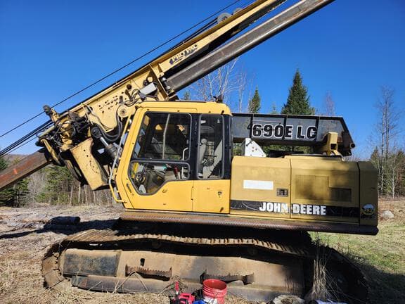 Image of John Deere 690E LC Primary image
