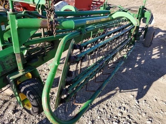 Image of John Deere 700 equipment image 1