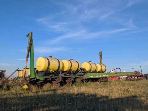 Image of John Deere 7000 equipment image 2