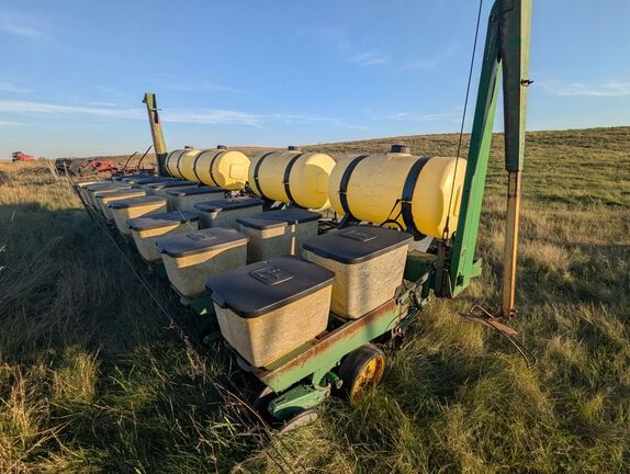 John Deere 7000 Equipment Image0