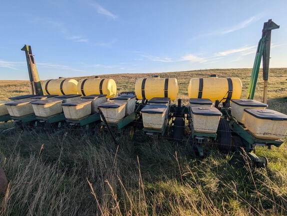 Image of John Deere 7000 equipment image 1