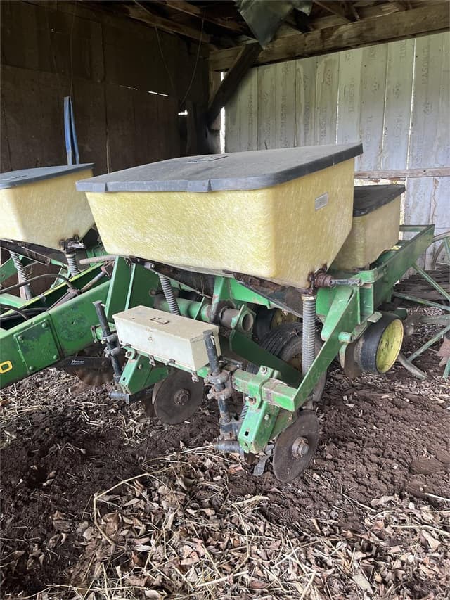 Image of John Deere 7000 equipment image 2