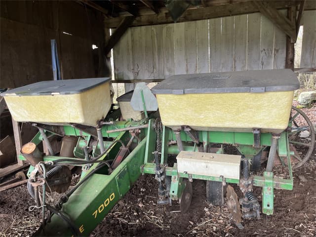 Image of John Deere 7000 equipment image 1