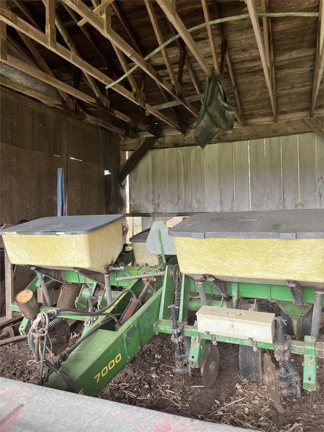 Image of John Deere 7000 equipment image 3
