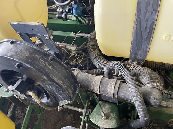Image of John Deere 7200 equipment image 4