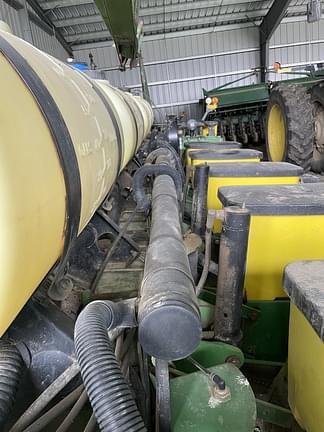 Image of John Deere 7200 equipment image 3