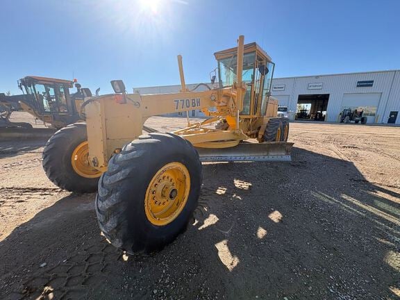 1987 John Deere 770BH Equipment Image0