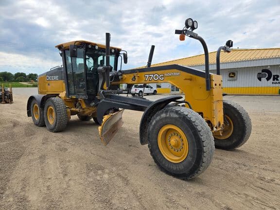 Image of John Deere 770G equipment image 3