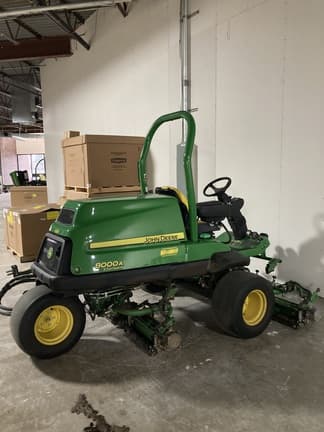 Image of John Deere 8000A equipment image 3