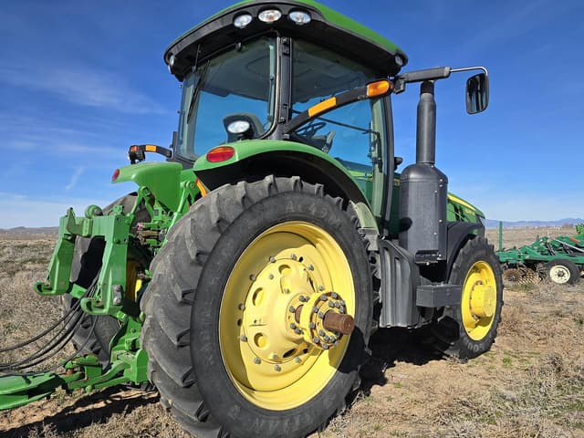 Image of John Deere 8285R equipment image 2
