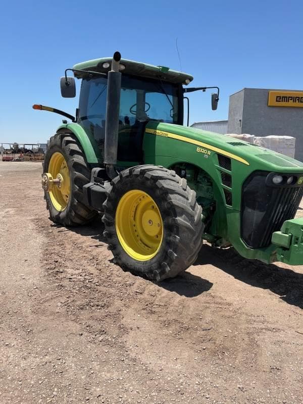 Image of John Deere 8320 equipment image 3