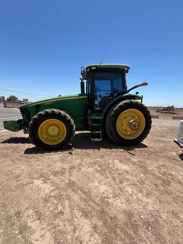 John Deere 8320 Equipment Image0