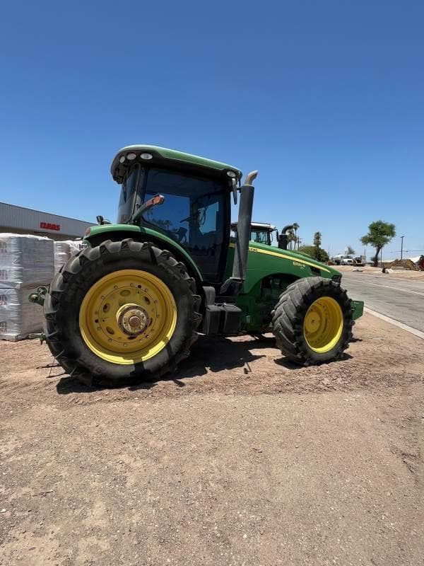 Image of John Deere 8320 equipment image 1