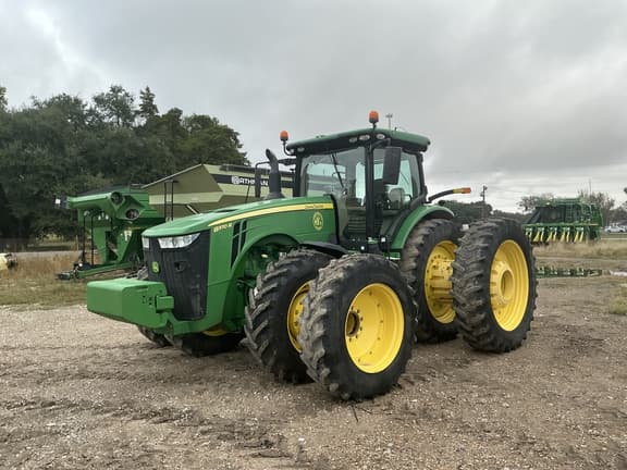 Image of John Deere 8370R equipment image 1