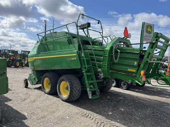 Image of John Deere L341R equipment image 3
