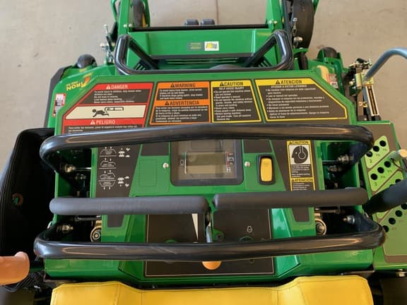 Image of John Deere Q820M equipment image 1