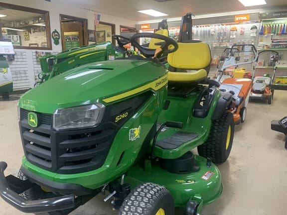 Image of John Deere S240 equipment image 2