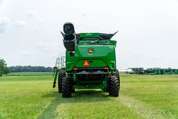 Image of John Deere S7 700 equipment image 3