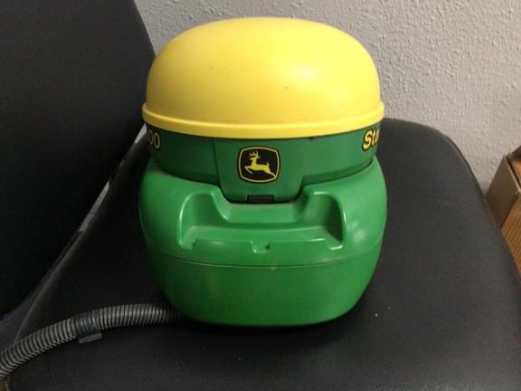 Image of John Deere StarFire 3000 equipment image 3