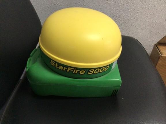 Image of John Deere StarFire 3000 equipment image 4
