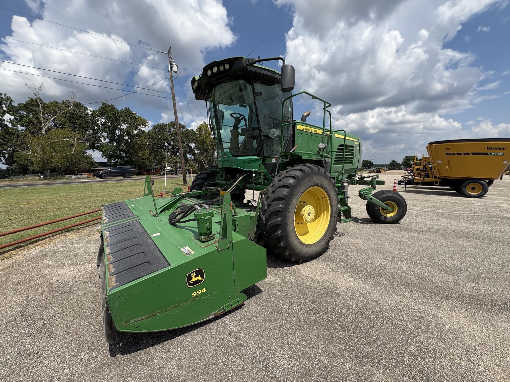 John Deere W235 Equipment Image0